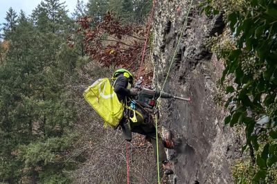 Anker Bohren Klettersteig Neuerburg