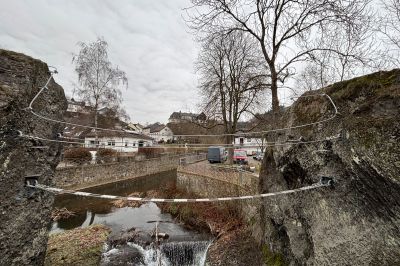 Fertige Brücke Neuerburg Klettersteig Hexenfall